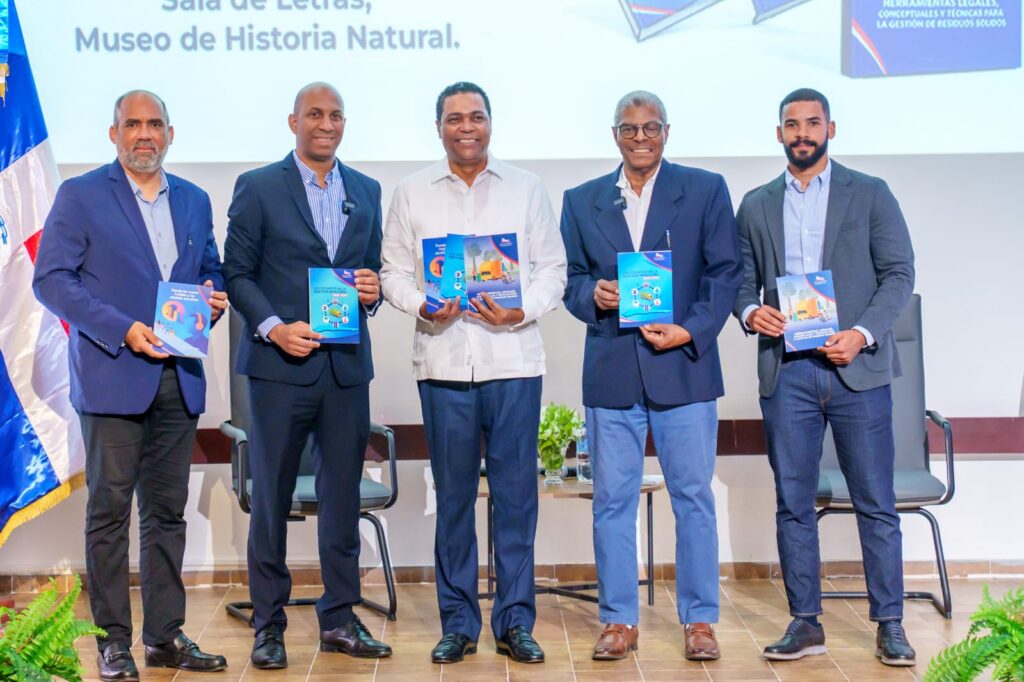Liga Municipal Dominicana presentó tres estudios de impacto para la gestión municipal en Feria del Libro.