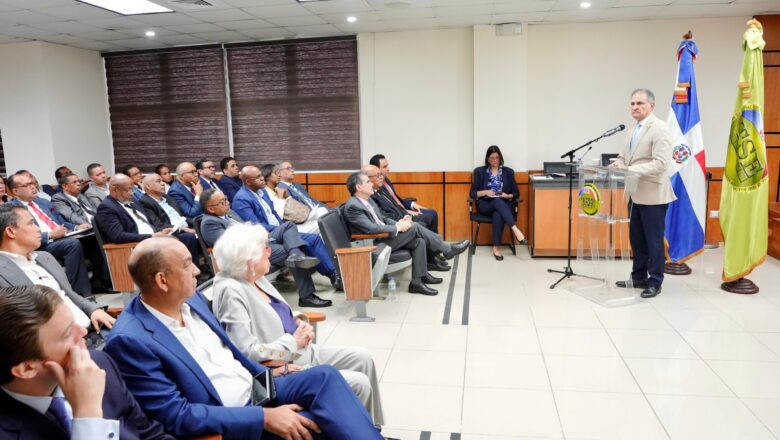 Presidente TSE, aboga por la capacitación de los miembros de los partidos políticos para contribuir al fortalecimiento de la democracia