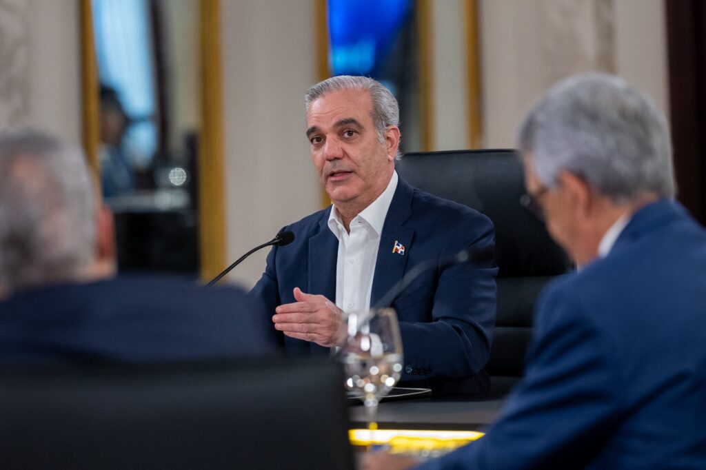 Presidente Abinader emite decreto 719-26 que regula la zafra azucarera 2026-2027 y garantiza el abastecimiento nacional e internacional