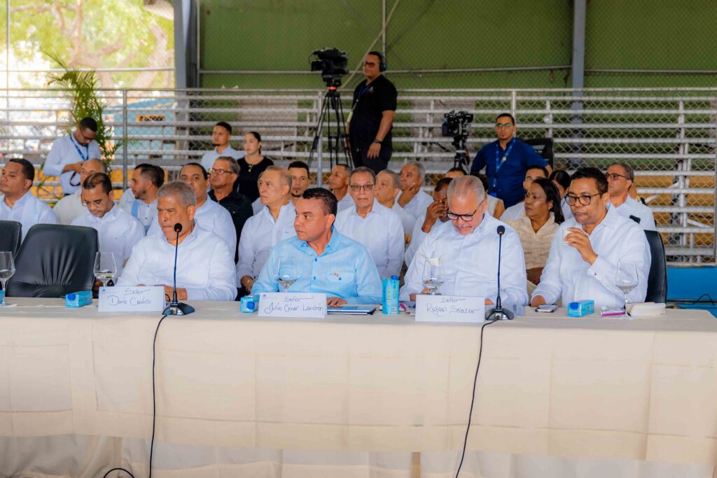 Titular SNS presenta logros de salud en San José de Ocoa durante Consejo de Ministros*