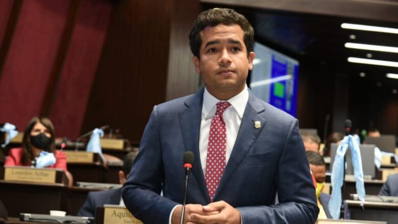 OMAR FERNANDEZ PADECE SINTOMAS DE UN PROCESO VIRAL