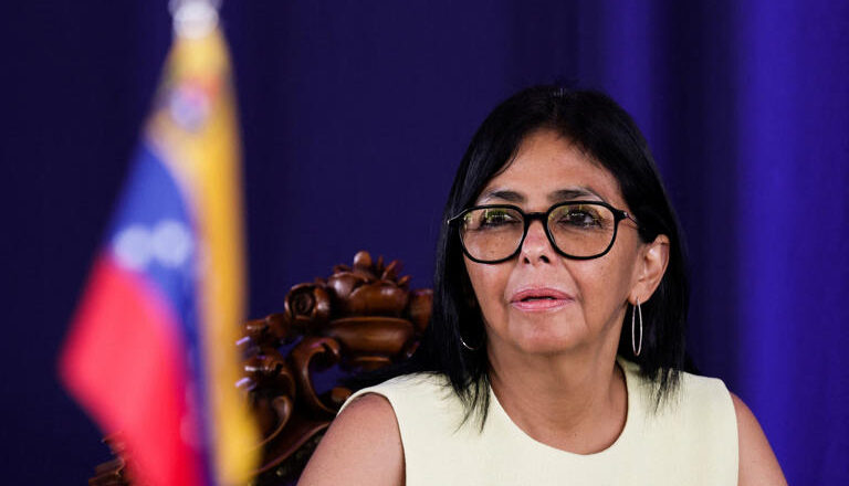 El desbloqueo de medios anunciado por Delcy Rodríguez se queda a medio camino