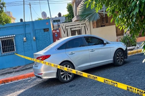 Policía Nacional persigue a cuatro hombres por muerte de taxista durante presunto asalto en Santo Domingo Este