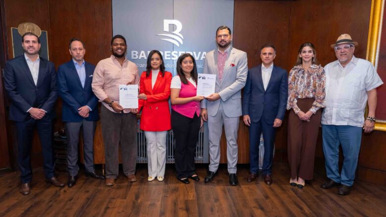 Banreservas entrega becas Creativos Globales para estudiar en Miami Ad School Punta Cana