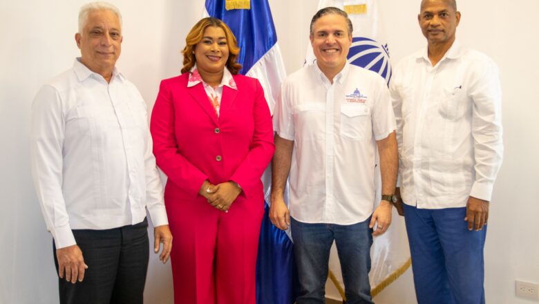 Administradora del Merca Santo Domingo, Mariana Távarez, gestiona con ministro de Vivienda reconstrucción de nave afectada por incendio