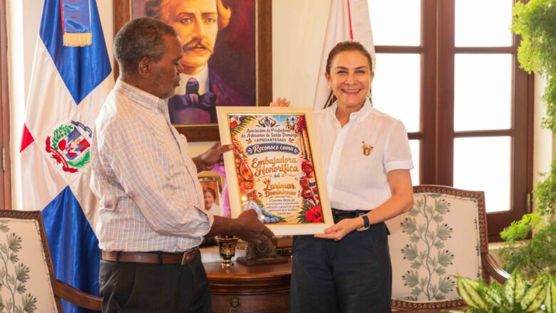 Alcaldesa del Distrito Nacional Carolina Mejía nombrada como Embajadora del Larimar dominicano