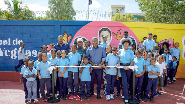 Robert Polanco supervisa terminación de Plaza Comunitaria en Bánica; entrega canchas y Paseos de los Colores en Elías Piña y San Juan