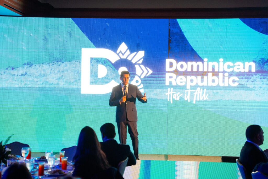 David Collado presenta en Houston, Estados Unidos, su Roadshow número 124.