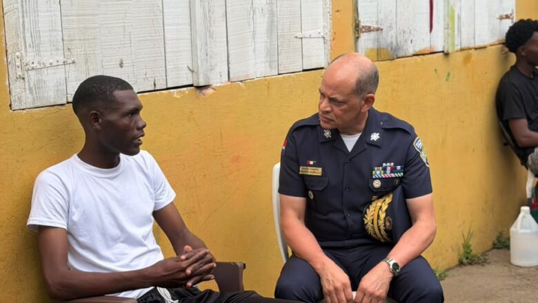 Director general de la Policía visita a agente herido en Consuelo, San Pedro de Macorís y le reafirma su respaldo