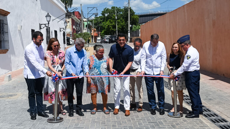 David Collado concluye entregas de calles intervenidas en Ciudad Colonial por 221 millones pesos.