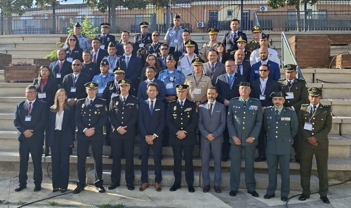 Delegación dominicana participa en jornadas de cooperación policial sobre cibercrimen e inteligencia artificial en España