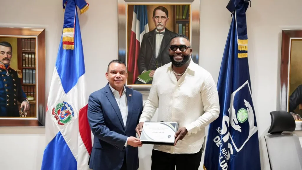 Servicio Nacional de Salud reconoce a David Ortiz como Embajador Honorífico por su trayectoria y labor social